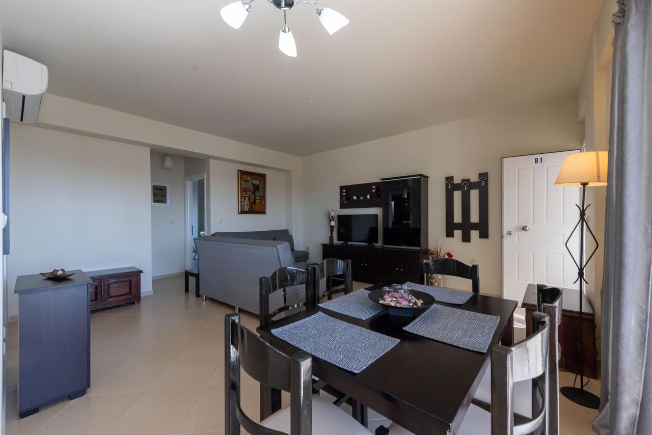 Grand Suites With Private Pools Kalamata Exterior photo