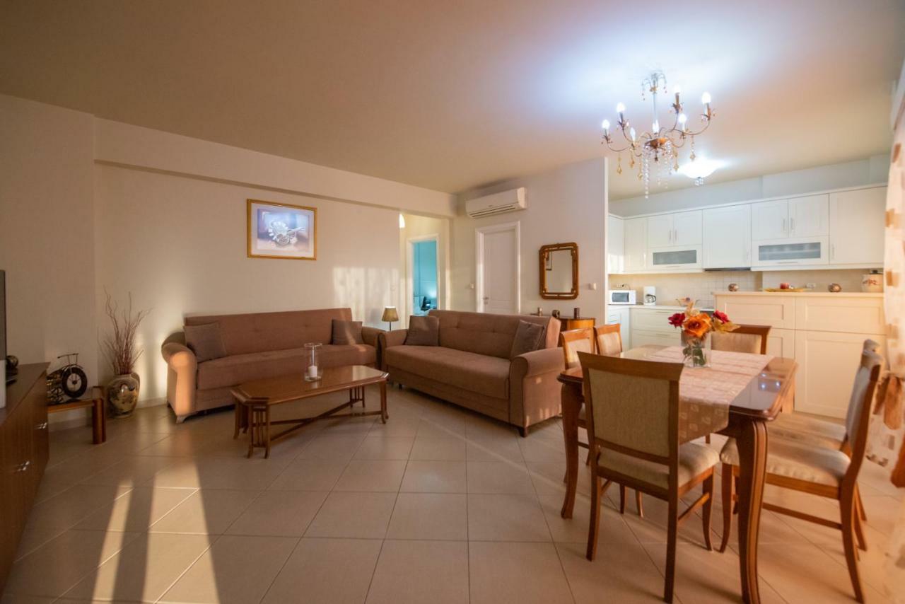 Grand Suites With Private Pools Kalamata Exterior photo