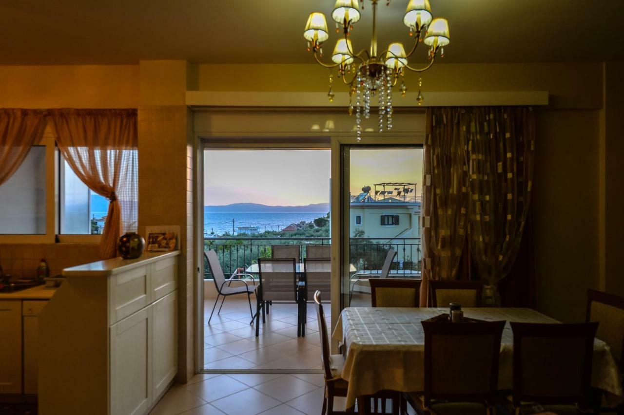 Grand Suites With Private Pools Kalamata Exterior photo